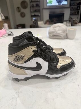 NWT Jordan 1 Mid Youth Football Cleats Gold Black White Size 5Y